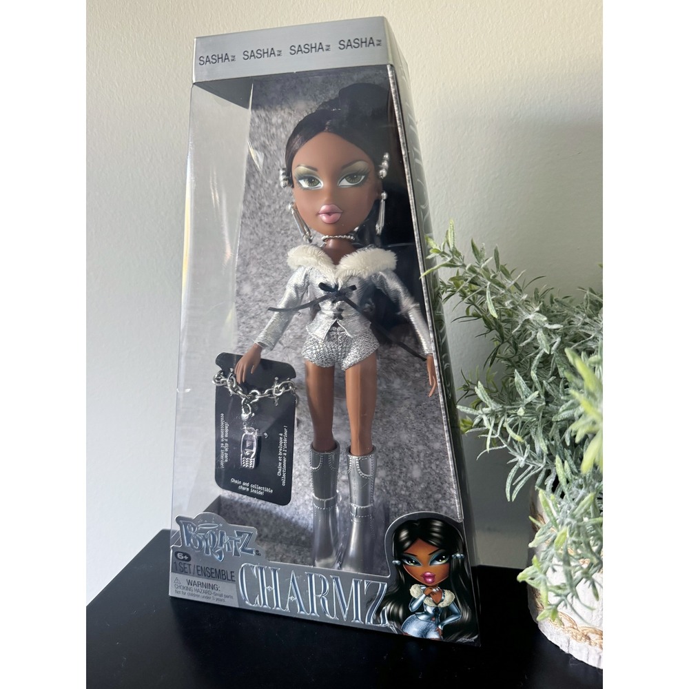 Bratz Charmz Sasha Fashion Doll Metallic Silver Outfit NIB NEW Cybercore Gift